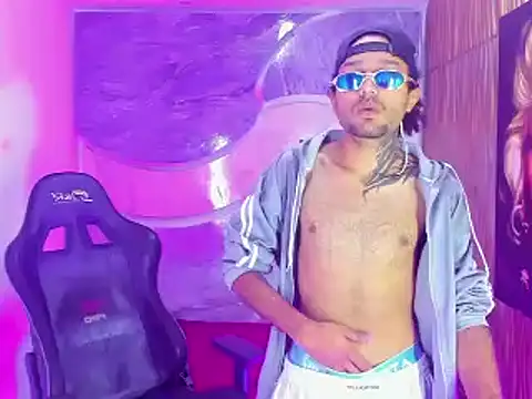 Snapshot of Josh_Hot_Sex chatting on April 11, 11:58 am Josh Hot Sex online show from April 11, 11:58 am