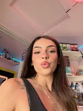 Snapshot of juicybootyquinn chatting on July 9, 1:20 am juicybootyquinn online show from July 9, 1:20 am