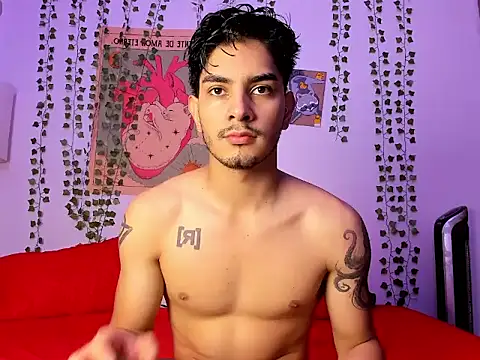 Snapshot of JaxJinx chatting on April 17, 12:46 am JaxJinx online show from April 17, 12:46 am