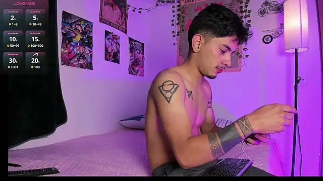 Snapshot of JaxJinx chatting on April 27, 1:58 am JaxJinx online show from April 27, 1:58 am