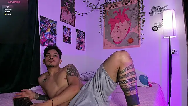 Snapshot of JaxJinx chatting on April 27, 11:58 pm JaxJinx online show from April 27, 11:58 pm