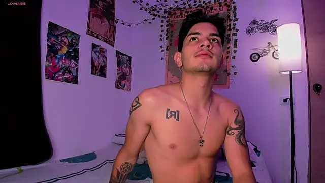 Snapshot of JaxJinx chatting on May 14, 1:34 am JaxJinx online show from May 14, 1:34 am