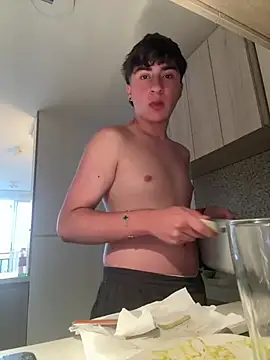 Snapshot of martinbakeer chatting on April 11, 10:58 pm martinbakeer online show from April 11, 10:58 pm