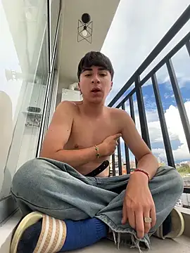 Snapshot of martinbakeer chatting on April 12, 10:04 pm martinbakeer online show from April 12, 10:04 pm