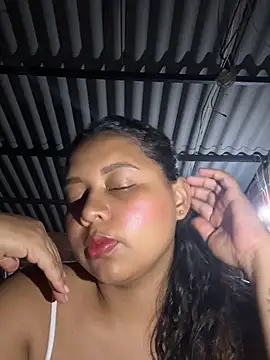 Snapshot of Ninibella chatting on April 28, 2:10 am Ninibella online show from April 28, 2:10 am