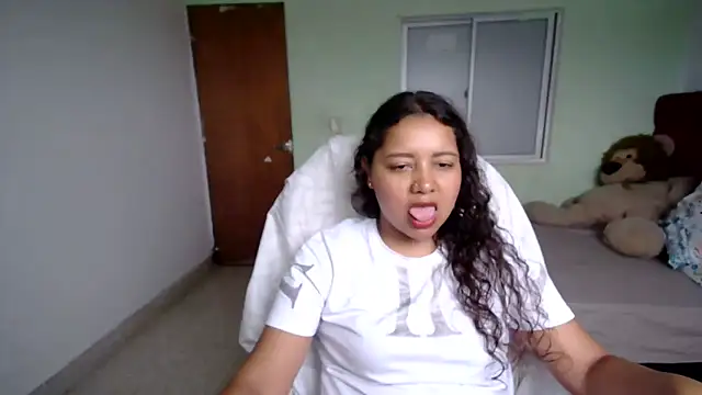 Snapshot of Ninibella chatting on May 11, 4:04 pm Ninibella online show from May 11, 4:04 pm
