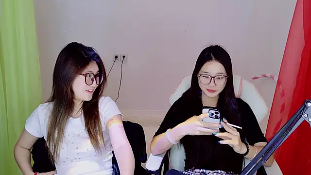 Snapshot of Xiongchumo1120 chatting on May 15, 3:02 am Xiongchumo1120 online show from May 15, 3:02 am