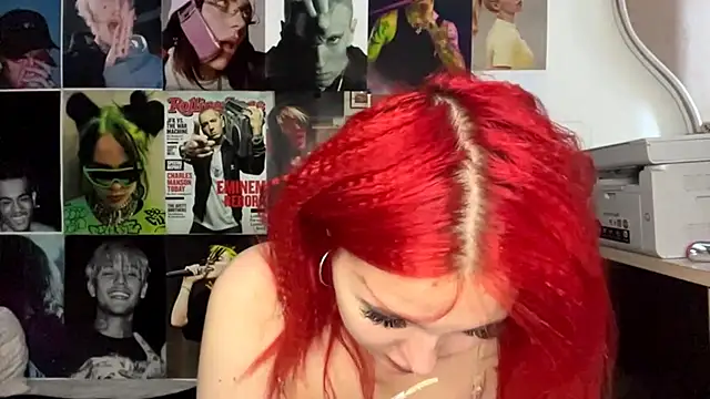 Snapshot of LaineRivett chatting on April 12, 9:36 am LaineRivett online show from April 12, 9:36 am