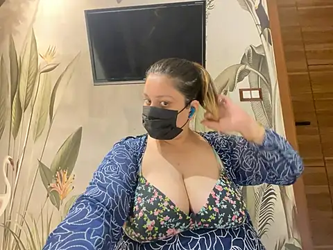 kavyasingh36 online show from May 15, 11:23 pm