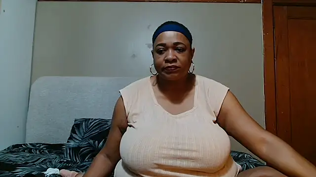 Snapshot of BUSTYQUEEN56_ chatting on June 20, 7:16 pm BUSTYQUEEN56 online show from June 20, 7:16 pm