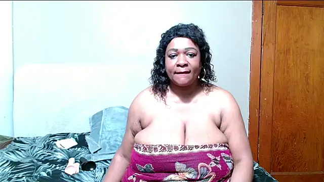 Snapshot of BUSTYQUEEN56_ chatting on July 14, 11:05 am BUSTYQUEEN56 online show from July 14, 11:05 am