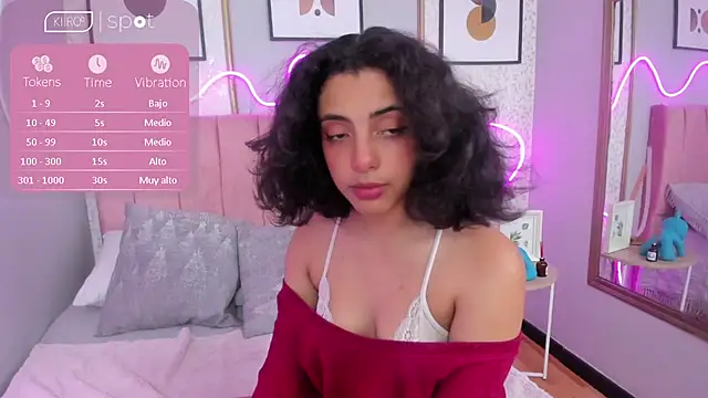 AURORAMILLSS online show from April 17, 3:20 am