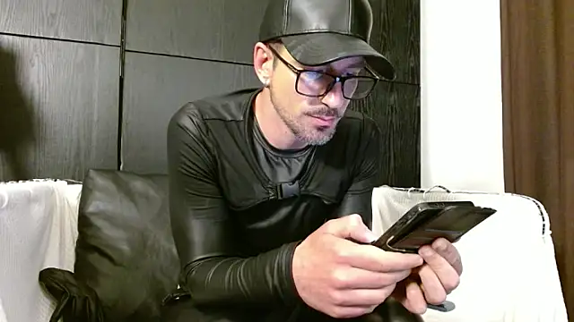 Snapshot of The_Rico_Ryder chatting on April 16, 5:47 pm The Rico Ryder online show from April 16, 5:47 pm