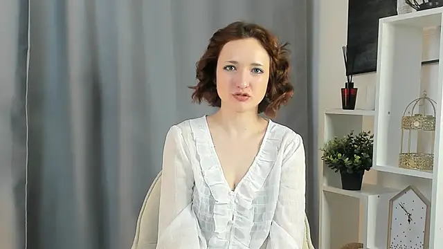 Snapshot of EvieEacho chatting on April 12, 12:21 pm EvieEacho online show from April 12, 12:21 pm