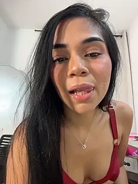Snapshot of MauraGrayy chatting on May 22, 11:32 pm MauraGrayy online show from May 22, 11:32 pm