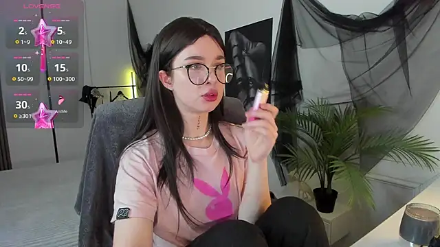 Snapshot of RisoSweet chatting on May 1, 8:46 pm RisoSweet online show from May 1, 8:46 pm