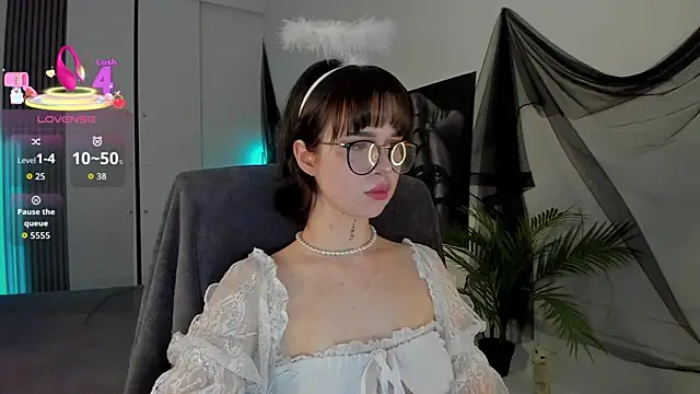 Snapshot of RisoSweet chatting on May 26, 8:27 pm RisoSweet online show from May 26, 8:27 pm