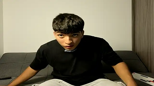 Snapshot of James_silva1 chatting on April 25, 11:35 pm James silva1 online show from April 25, 11:35 pm