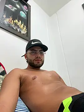 Snapshot of Kenay69 chatting on April 12, 12:04 am Kenay69 online show from April 12, 12:04 am