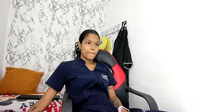 Snapshot of suriFoster chatting on July 18, 5:50 pm suriFoster online show from July 18, 5:50 pm