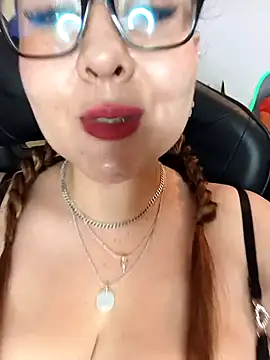 lyzyreth online show from April 15, 4:08 am