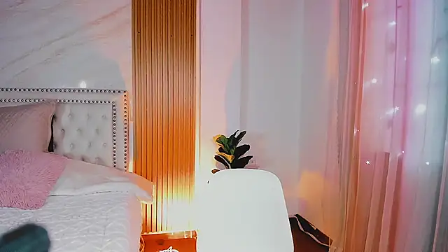 Snapshot of cami_merlano chatting on May 7, 8:14 pm cami merlano online show from May 7, 8:14 pm