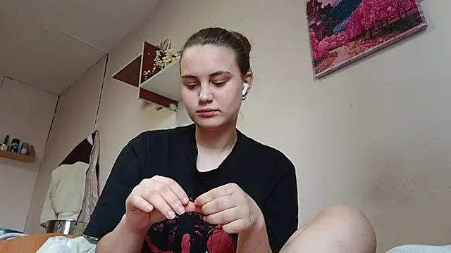 Snapshot of RoxanneStuard chatting on April 14, 9:04 am RoxanneStuard online show from April 14, 9:04 am