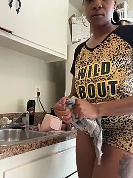 Snapshot of MsSexy2u chatting on April 16, 4:19 pm MsSexy2u online show from April 16, 4:19 pm