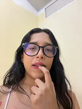 Snapshot of milakitti chatting on May 1, 6:07 am milakitti online show from May 1, 6:07 am