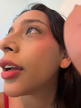 Snapshot of milakitti chatting on May 9, 12:16 am milakitti online show from May 9, 12:16 am