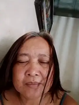 jeanyummytits online show from April 28, 5:23 am