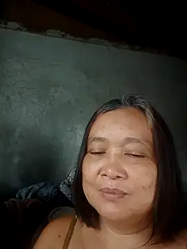 jeanyummytits online show from May 21, 11:12 pm