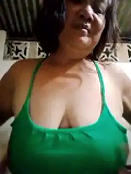 jeanyummytits online show from June 3, 1:25 pm