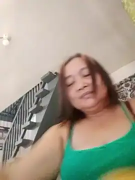 jeanyummytits online show from June 12, 11:25 pm