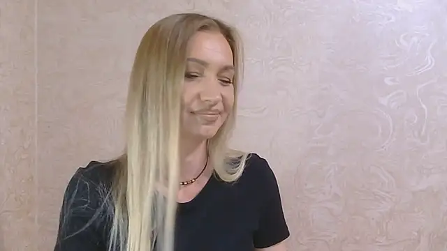 Snapshot of NoirEnigma chatting on June 6, 9:41 pm NoirEnigma online show from June 6, 9:41 pm