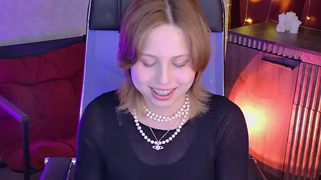 Snapshot of VivienneHebert chatting on June 26, 12:42 pm VivienneHebert online show from June 26, 12:42 pm