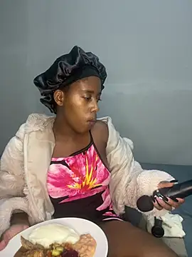 Snapshot of petite_bee chatting on May 28, 3:53 pm petite bee online show from May 28, 3:53 pm