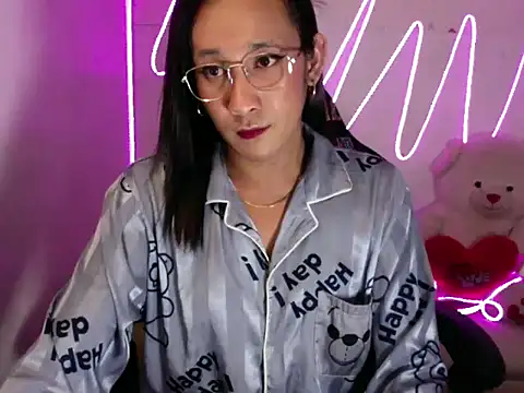 Snapshot of Holley_Molley chatting on April 12, 5:07 pm Holley Molley online show from April 12, 5:07 pm