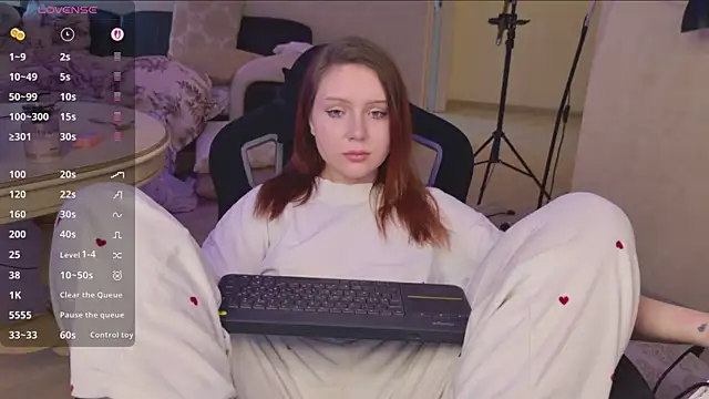 YouHoldMee online show from May 10, 5:45 am