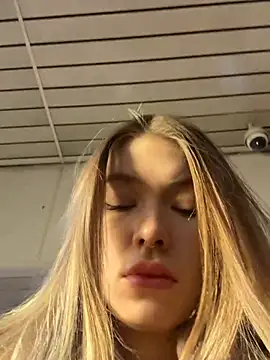 Snapshot of Risky_Mia69 chatting on April 15, 4:58 pm Risky Mia69 online show from April 15, 4:58 pm