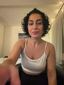 Snapshot of CurlyRouge chatting on May 8, 10:26 pm CurlyRouge online show from May 8, 10:26 pm