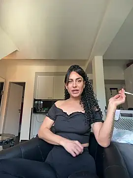Snapshot of CurlyRouge chatting on May 20, 2:23 pm CurlyRouge online show from May 20, 2:23 pm