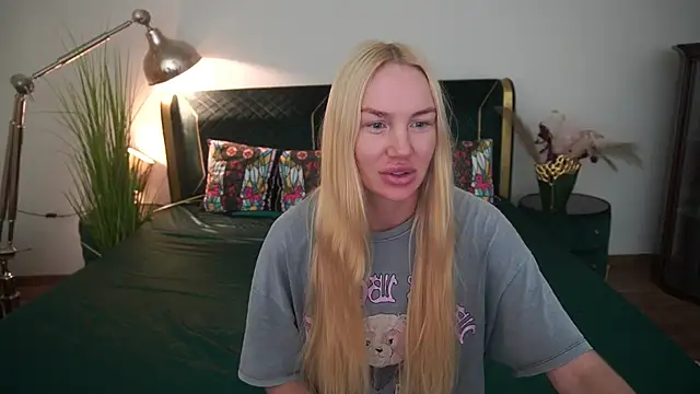 SavageKisses online show from May 22, 5:36 am