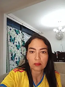 Snapshot of LuluDream chatting on June 18, 12:11 am LuluDream online show from June 18, 12:11 am