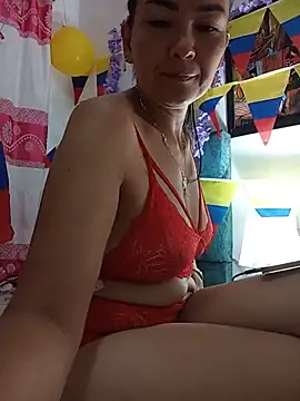 Snapshot of LuluDream chatting on June 20, 6:16 am LuluDream online show from June 20, 6:16 am