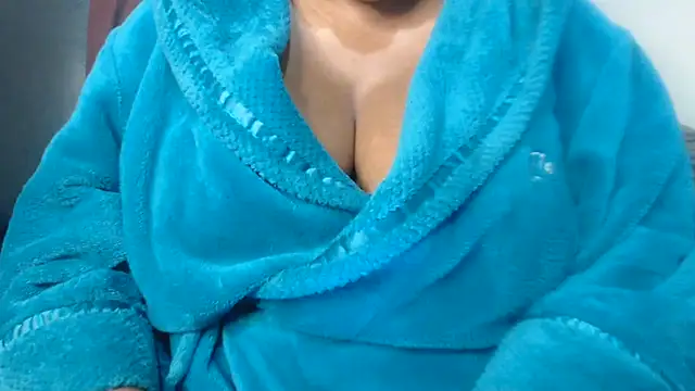 Snapshot of BustyNina41 chatting on July 6, 8:44 am BustyNina41 online show from July 6, 8:44 am