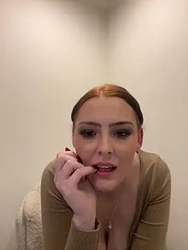 Snapshot of MiraVoss18 chatting on April 15, 7:58 pm MiraVoss18 online show from April 15, 7:58 pm