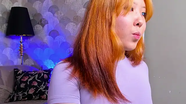 Snapshot of AzureMimi chatting on April 21, 1:50 pm AzureMimi online show from April 21, 1:50 pm