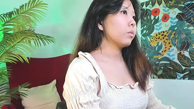 Snapshot of AzureMimi chatting on May 2, 2:11 pm AzureMimi online show from May 2, 2:11 pm