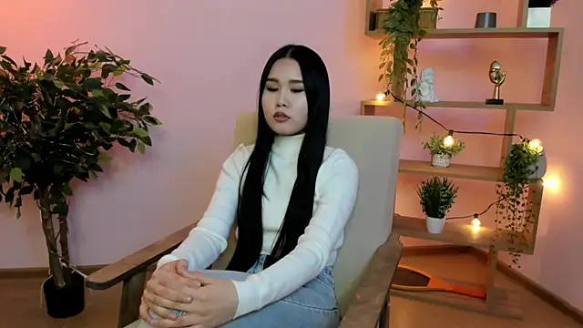 Snapshot of RutheNhek chatting on April 14, 11:05 am RutheNhek online show from April 14, 11:05 am